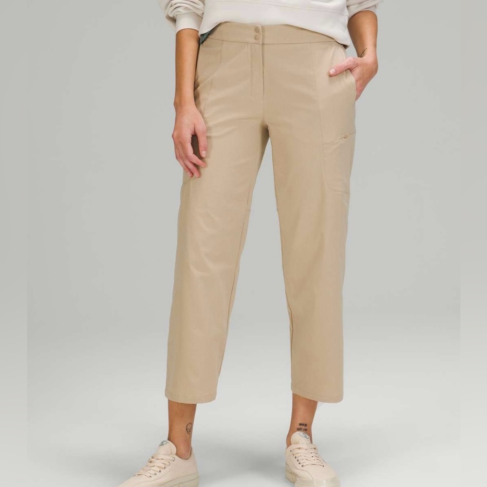 NWOT Lulu Lemon Ventlight Cargo Mid Rise Crop Athleisure Snap Button Camel Pants